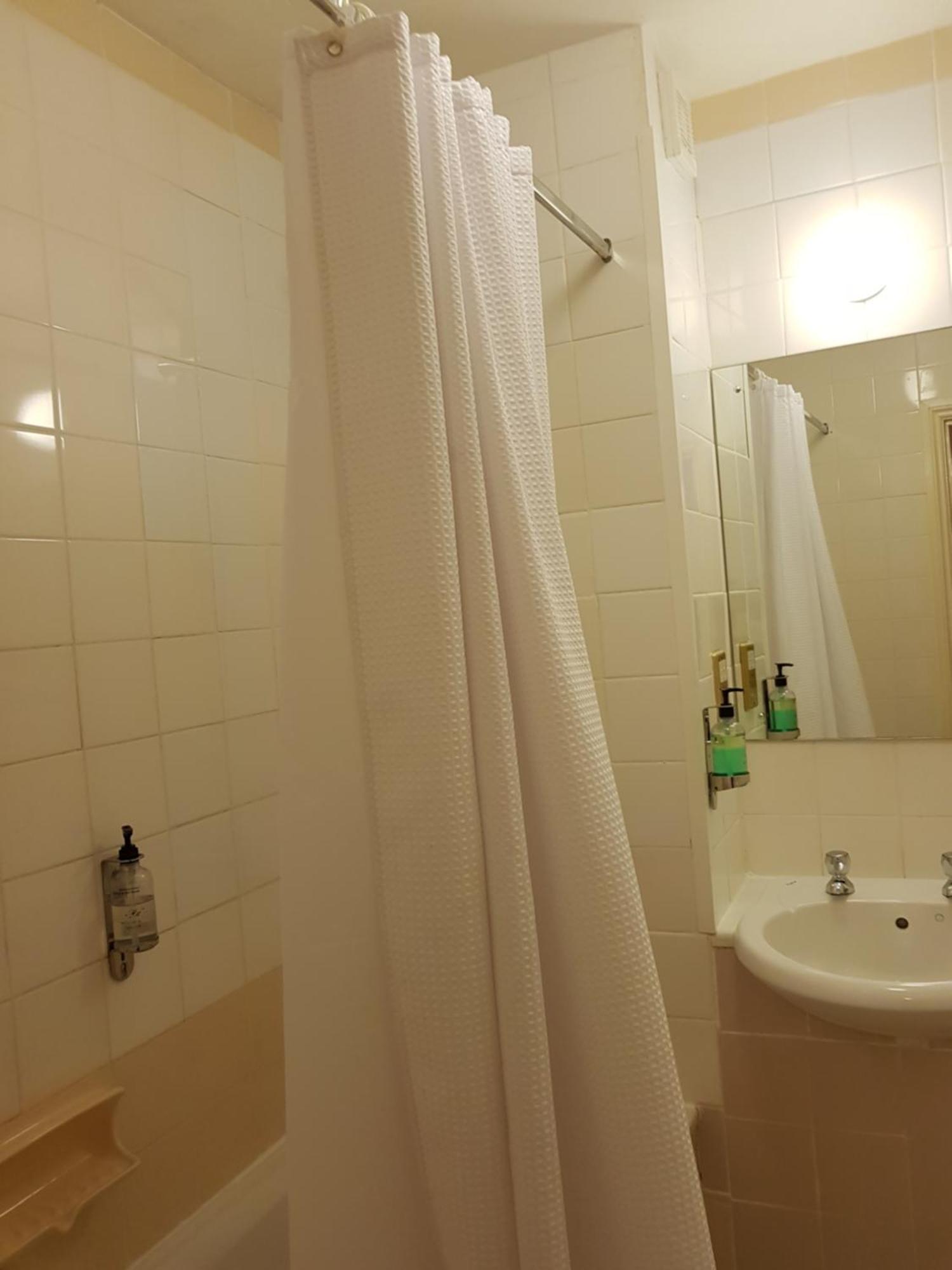 فندق ذا سكول هاوس سويندون المظهر الخارجي الصورة
